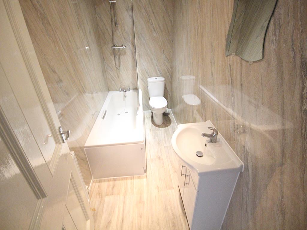 2 bedroom flat To Let in Foulridge, Colne - IMG_5392.jpg